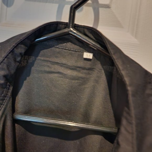 Short-Sleeved buttoned black shirt - Picture 2 of 3